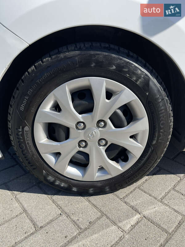 Хетчбек Hyundai i10 2014 в Запоріжжі
