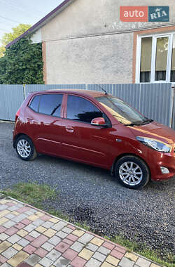 Хэтчбек Hyundai i10 2012 в 