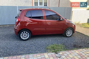 Хэтчбек Hyundai i10 2012 в 