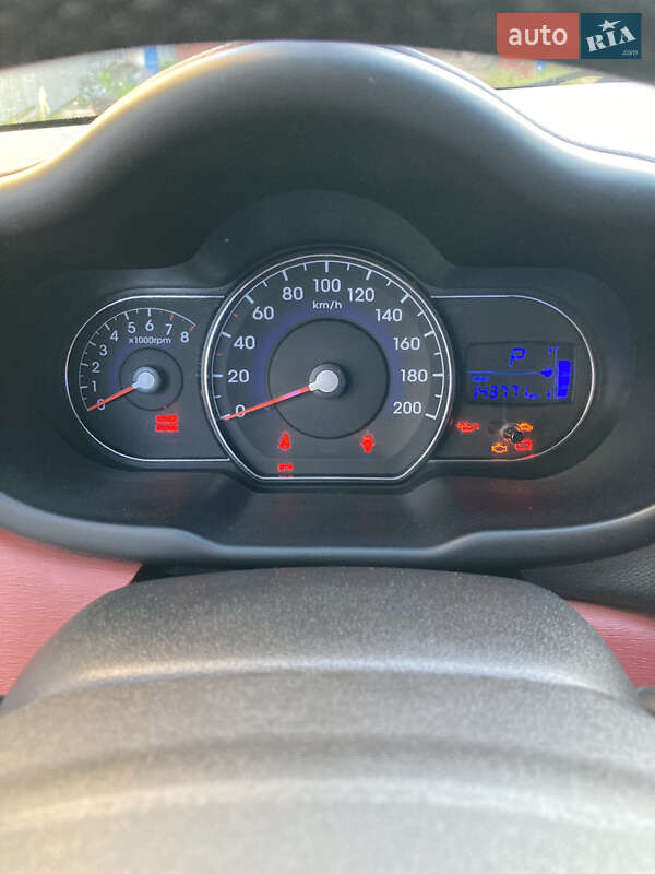 Хетчбек Hyundai i10 2012 в Миколаєві