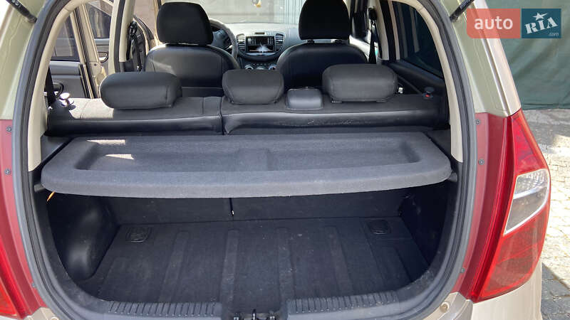 Хетчбек Hyundai i10 2011 в Ставищі