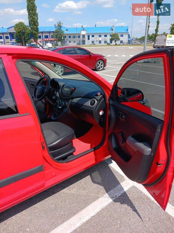 Хэтчбек Hyundai i10 2011 в Житомире