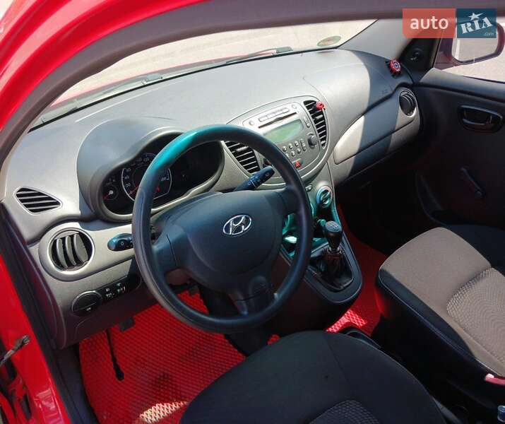 Хэтчбек Hyundai i10 2011 в Житомире