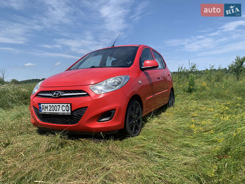 Хэтчбек Hyundai i10 2011 в 