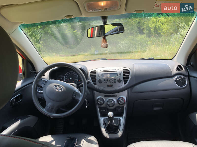 Хэтчбек Hyundai i10 2011 в Малине