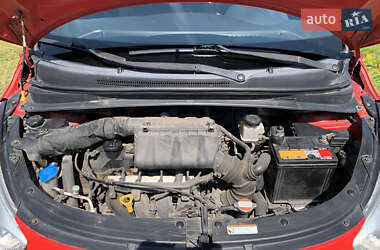 Хэтчбек Hyundai i10 2011 в 