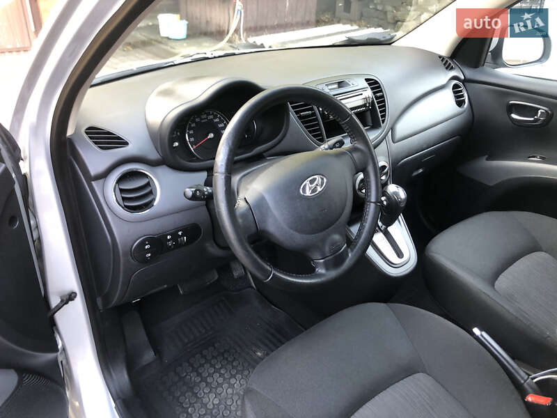 Хэтчбек Hyundai i10 2013 в Черновцах