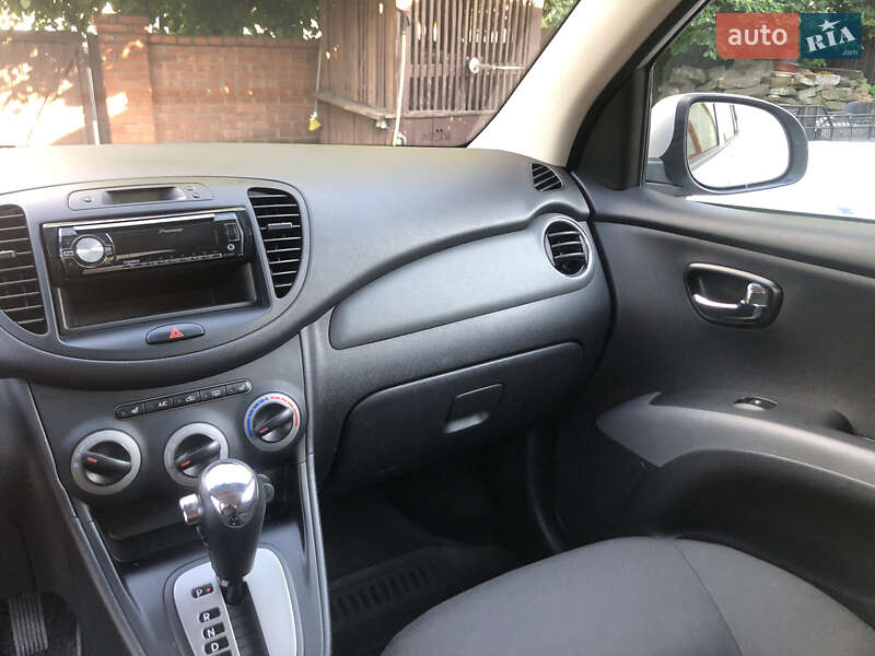 Хэтчбек Hyundai i10 2013 в Черновцах