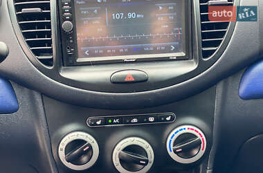 Хэтчбек Hyundai i10 2008 в 
