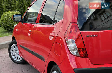 Хэтчбек Hyundai i10 2010 в 
