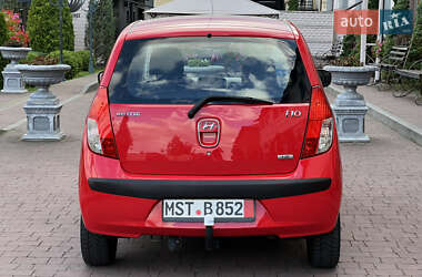 Хэтчбек Hyundai i10 2010 в 