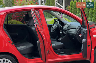 Хэтчбек Hyundai i10 2010 в 