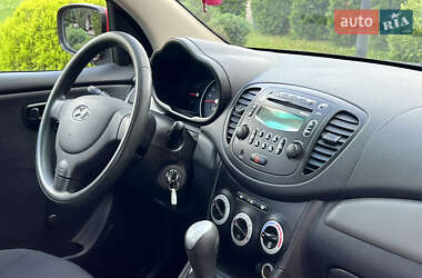 Хэтчбек Hyundai i10 2010 в 