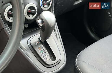 Хэтчбек Hyundai i10 2010 в 