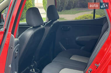 Хэтчбек Hyundai i10 2010 в 