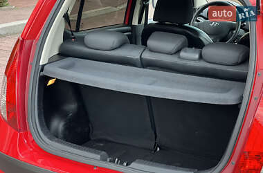 Хэтчбек Hyundai i10 2010 в 
