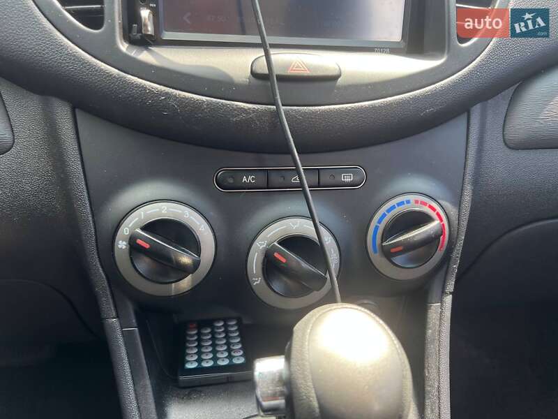 Хэтчбек Hyundai i10 2013 в Софиевской Борщаговке