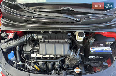 Хэтчбек Hyundai i10 2009 в 