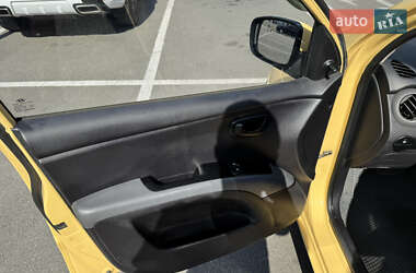 Хэтчбек Hyundai i10 2009 в 