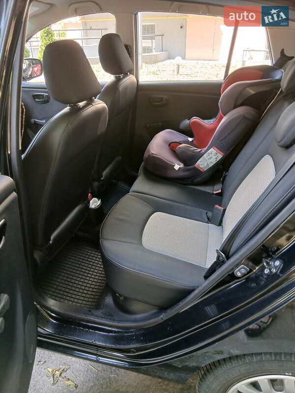 Хэтчбек Hyundai i10 2009 в Львове