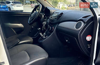 Хэтчбек Hyundai i10 2011 в 