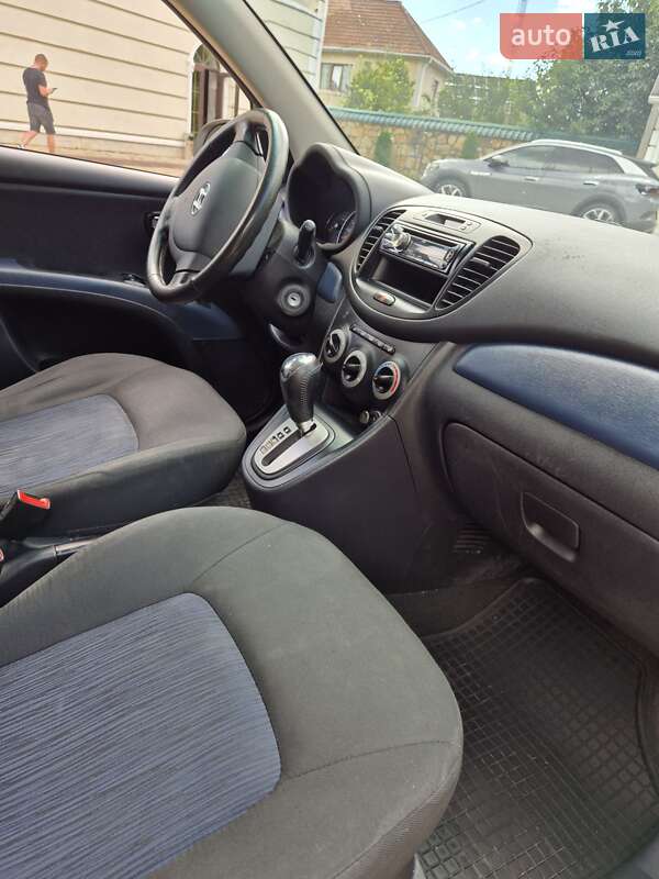 Хэтчбек Hyundai i10 2012 в Могилев-Подольске