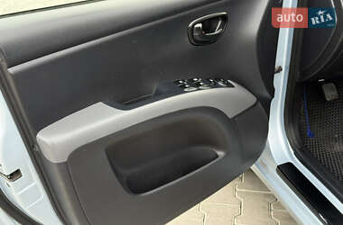 Хэтчбек Hyundai i10 2011 в 