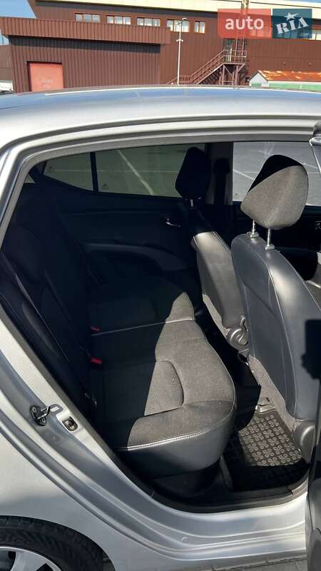 Хэтчбек Hyundai i10 2011 в Черкассах