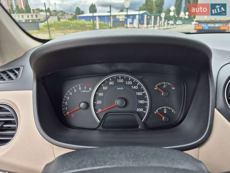 Хэтчбек Hyundai i10 2015 в Киеве