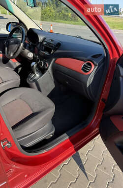 Хэтчбек Hyundai i10 2012 в 