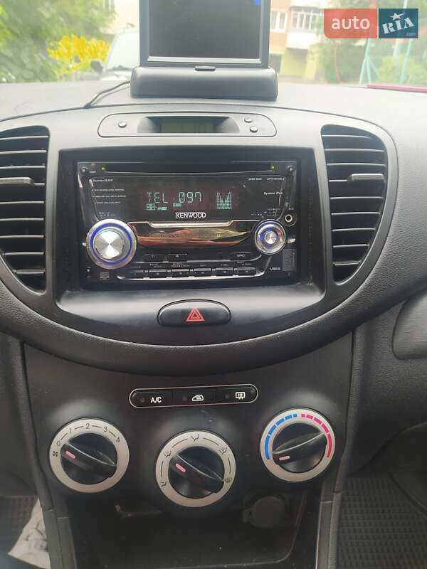 Хэтчбек Hyundai i10 2010 в Львове