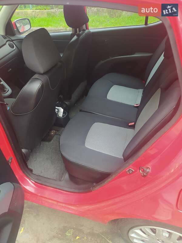 Хэтчбек Hyundai i10 2010 в Львове