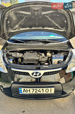 Хэтчбек Hyundai i10 2009 в 