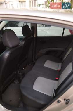 Хэтчбек Hyundai i10 2009 в 