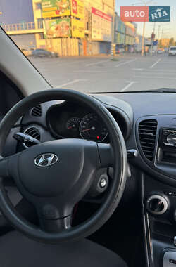 Хэтчбек Hyundai i10 2011 в 