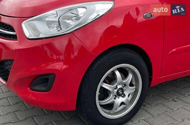 Хэтчбек Hyundai i10 2012 в 