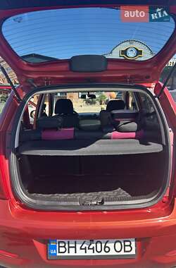 Хэтчбек Hyundai i10 2012 в 