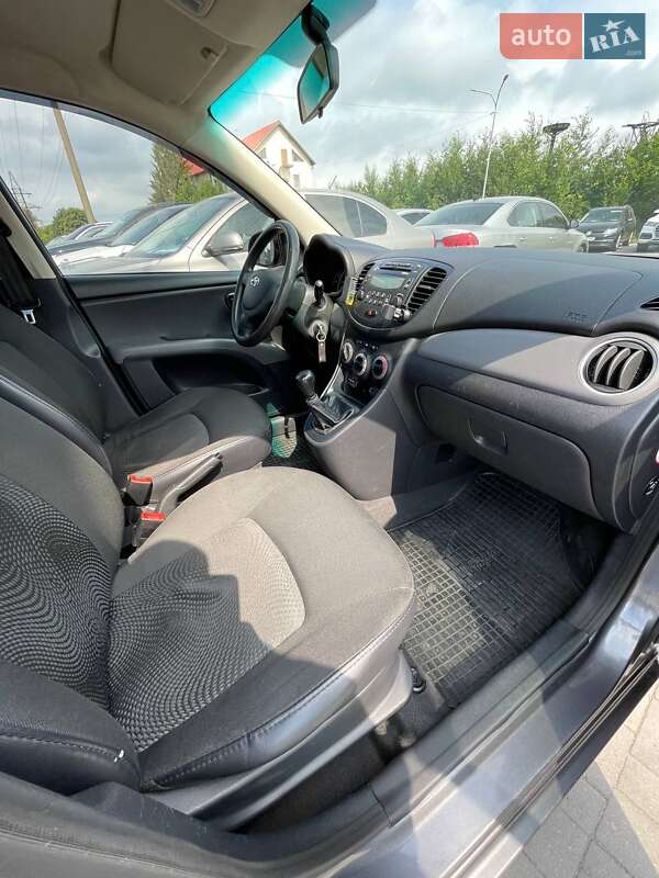 Хэтчбек Hyundai i10 2012 в Львове