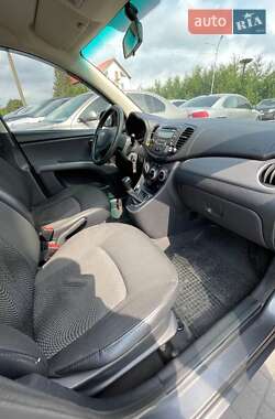 Хэтчбек Hyundai i10 2012 в 