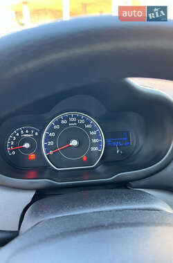 Хэтчбек Hyundai i10 2011 в 