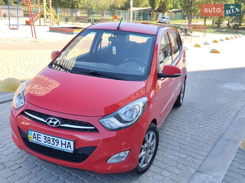 Хэтчбек Hyundai i10 2012 в 
