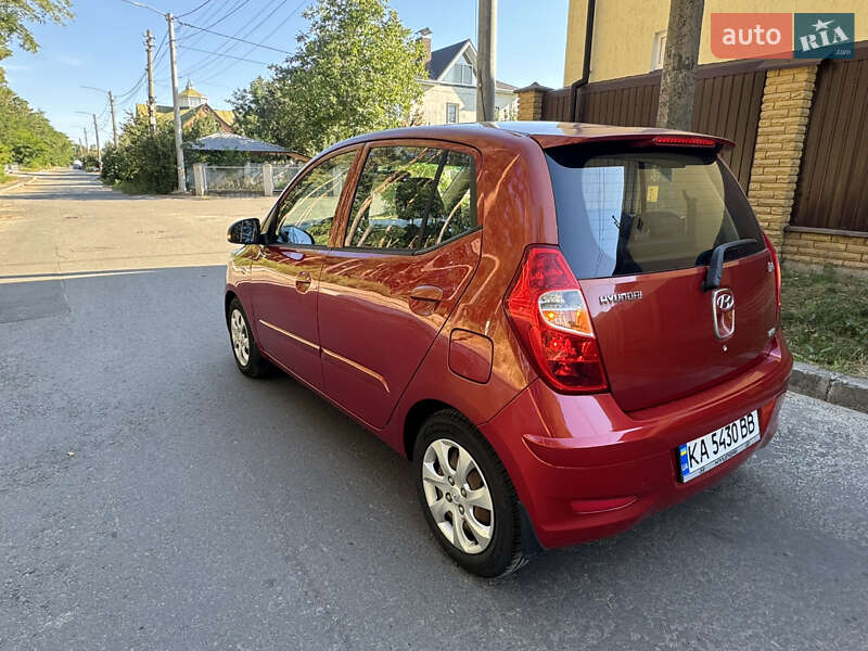 Хэтчбек Hyundai i10 2012 в Киеве
