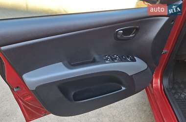 Хэтчбек Hyundai i10 2013 в 