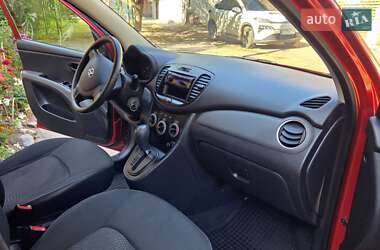 Хэтчбек Hyundai i10 2013 в 