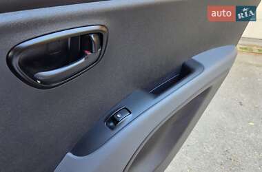 Хэтчбек Hyundai i10 2013 в 