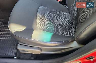 Хэтчбек Hyundai i10 2013 в 