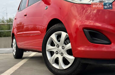 Хэтчбек Hyundai i10 2012 в 