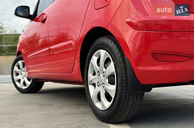 Хэтчбек Hyundai i10 2012 в 