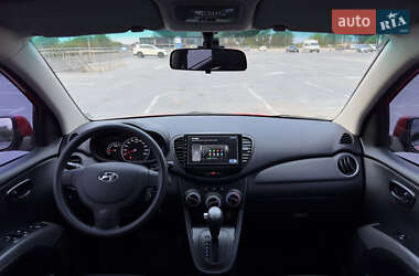 Хэтчбек Hyundai i10 2012 в 