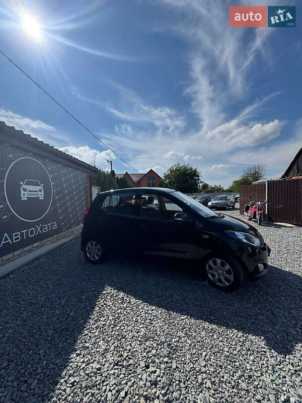 Хэтчбек Hyundai i10 2011 в Дергачах